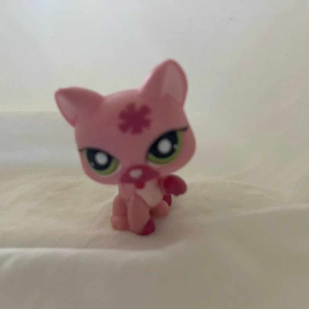 Littlest Pet Shop LPS #1846 KITTY CAT Licking Paw Hasbro Olive Green Eyes Flower